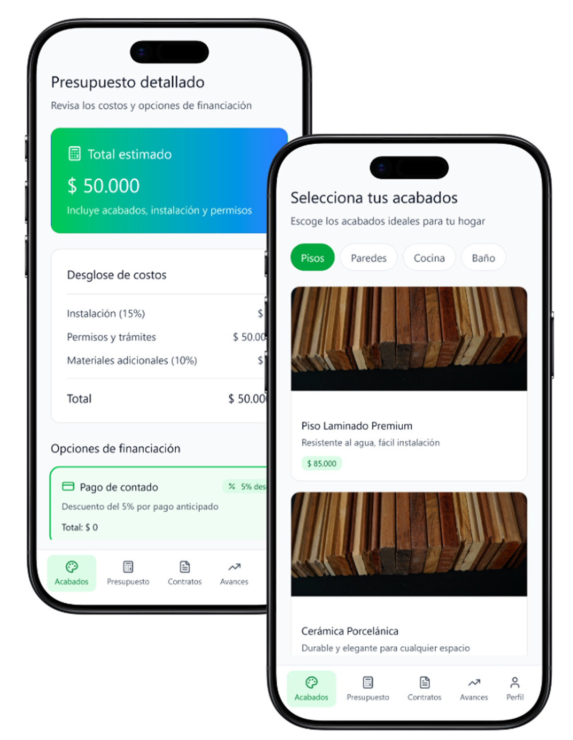 Profesional revisando planos de remodelación